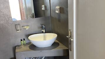 淋浴設備、風筒、提供毛巾、番梘