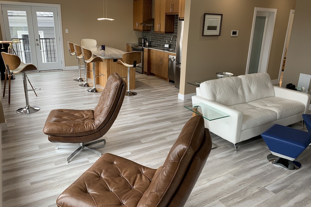 The Captain’s Quarters 2 bedroom harbourview condo