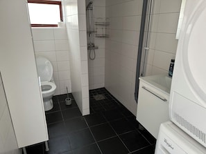 Casa | Baño | Regadera y toallas