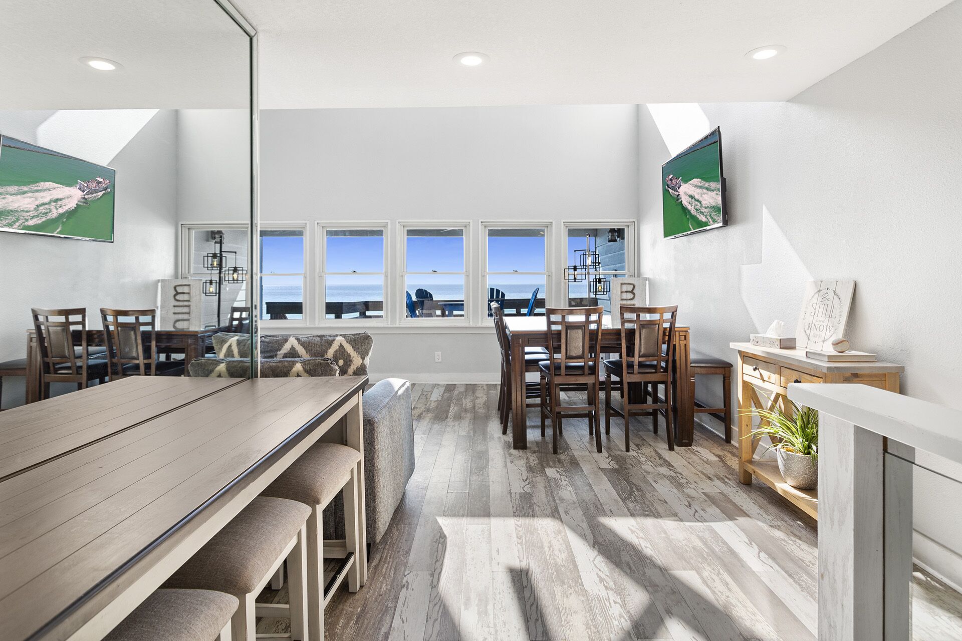 Seawinds 3 - Updated Gulf Front Townhome, Free Beach Service, Scenic Gulf Drive!