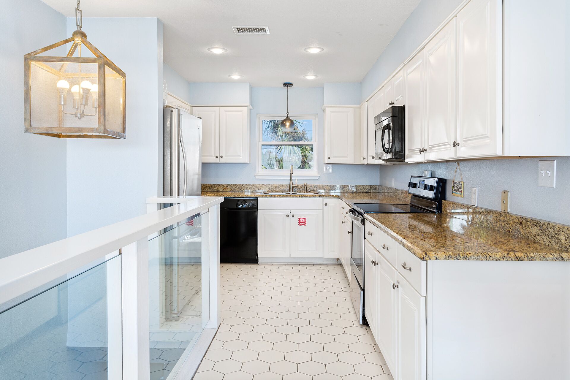 Seawinds 3 - Updated Gulf Front Townhome, Free Beach Service, Scenic Gulf Drive!