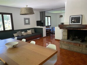 Dining - Sartène - Villa - Sleeps 6 - 5 rooms - 3 bedrooms - 140 m² - France (Foce)