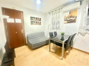 Dining - Jaime el Conquistador Apartment (1 bedroom apartment) (Madrid)