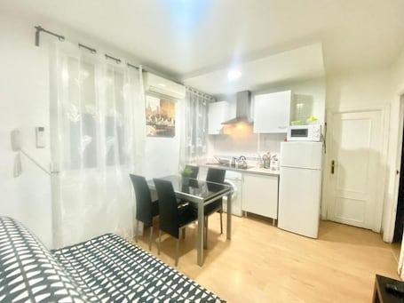 Private kitchen. Jaime el Conquistador Apartment (1 bedroom apartment)