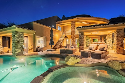 Private estate, insane views, minutes to Scottsdale! Groups & family paradise!