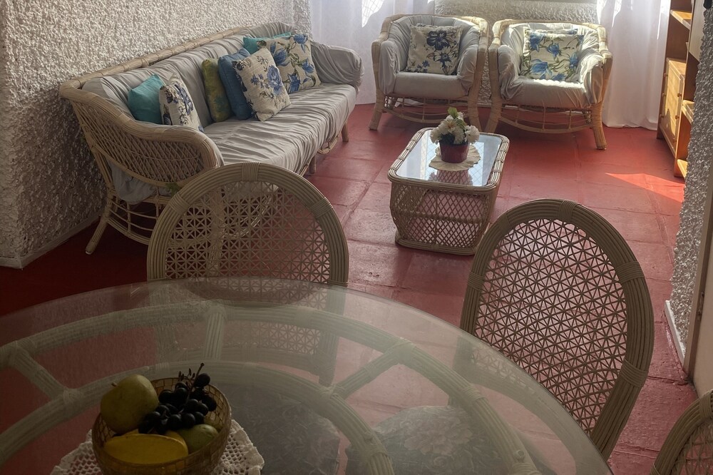 1 block from the beach, Excellent area, comfortable for 6 people