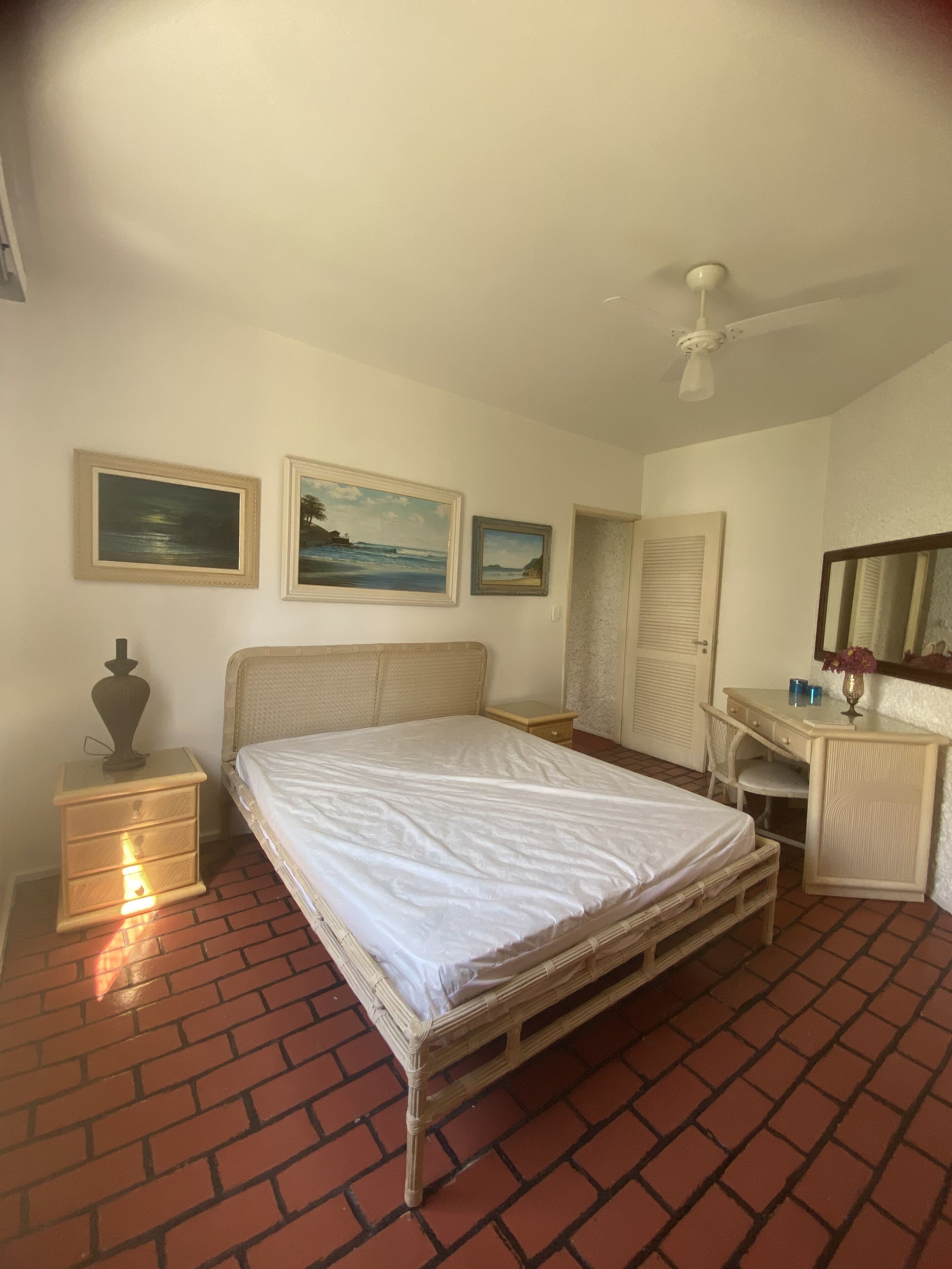 1 block from the beach, Excellent area, comfortable for 6 people