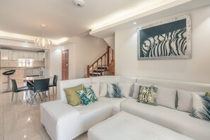 Appartement, 2 grands lits | Coin séjour