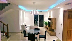 Appartement, 2 grands lits | Restauration