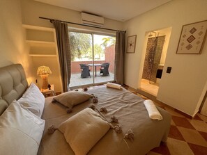 15 habitaciones, tabla de planchar con plancha y wifi gratis 