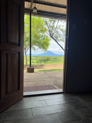 Charming country casita near Nagarote with amazing views of Momotombo