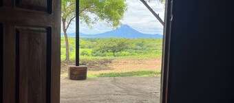 Charming country casita near Nagarote with amazing views of Momotombo