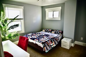 3 habitaciones, escritorio, tabla de planchar con plancha y wifi gratis 