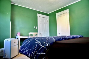 3 bedrooms, desk, iron/ironing board, free WiFi - Monthly Rental - Luxurious 3 Bedroom House close to Downtown Cleveland (Garfield Heights)