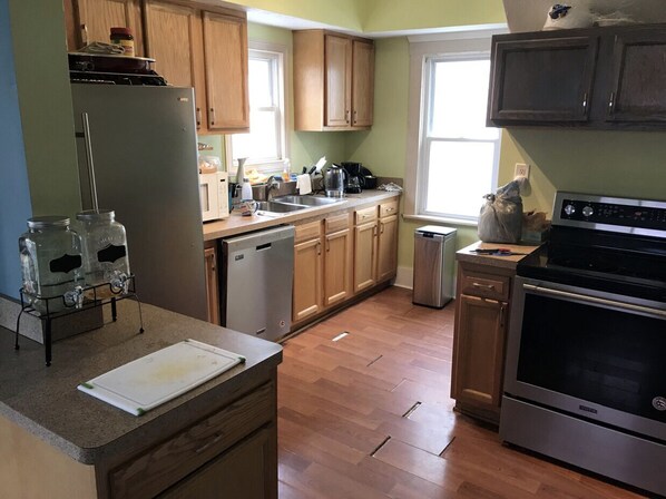 Fridge, microwave, stovetop, dishwasher - Monthly Rental - Luxurious 3 Bedroom House close to Downtown Cleveland (Garfield Heights)