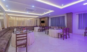 Restaurant - Treebo The Empire Near Taj Mahal Agra (Agra)