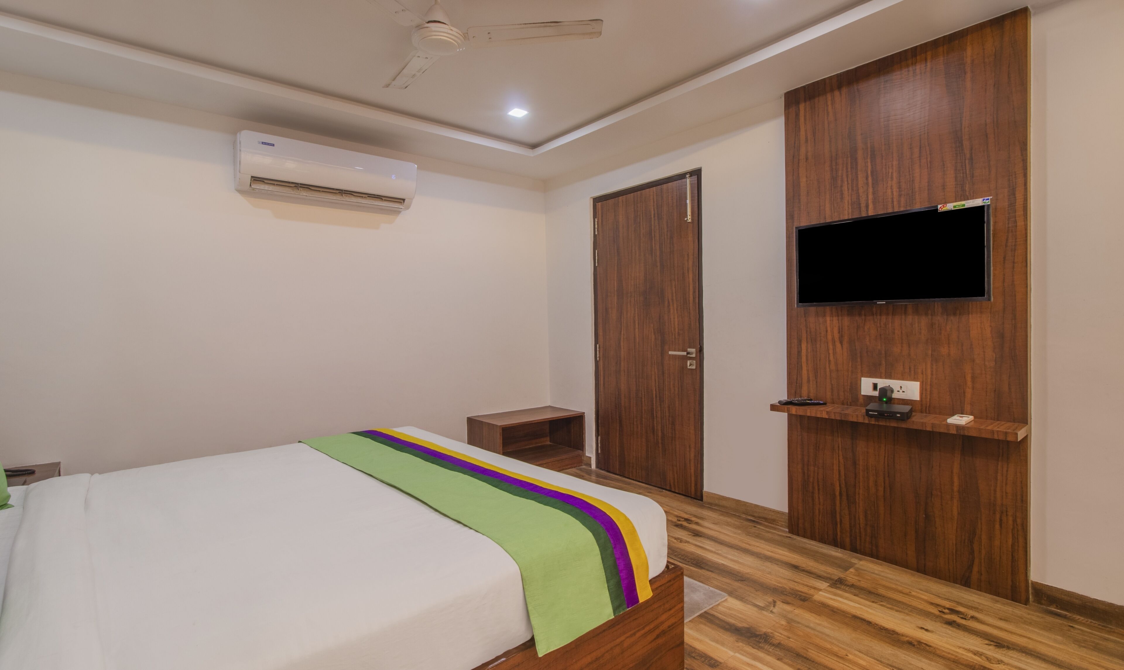 Photo - Treebo The Empire Near Taj Mahal Agra