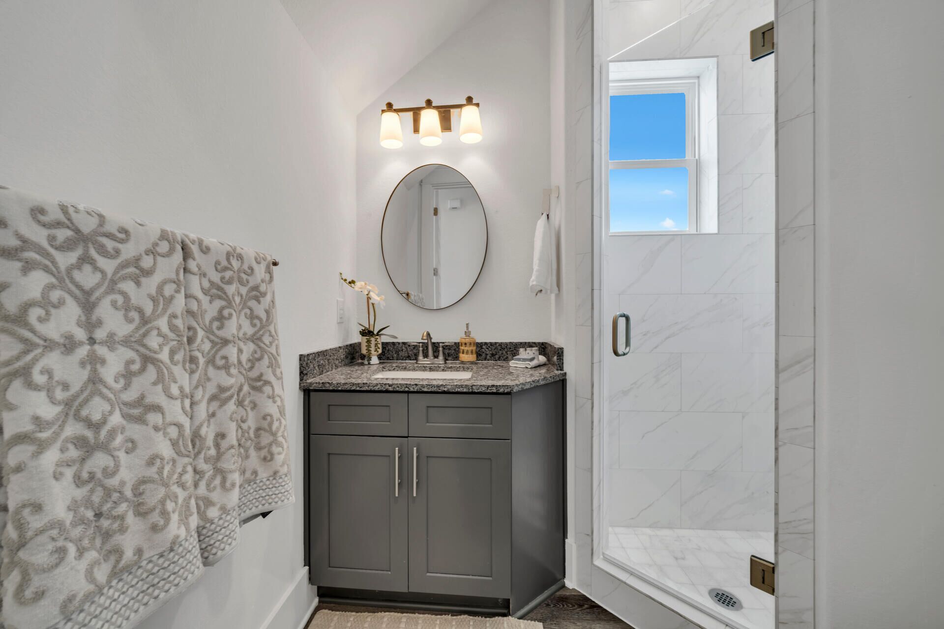 All you need! Location | Golf Cart | Walk to Beach