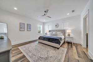 4 Schlafzimmer, Schreibtisch, Bügeleisen/Bügelbrett, Reisekinderbett