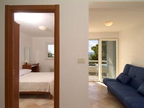 1 bedroom, desk, free WiFi, bed sheets