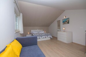 1 quarto, cofres nos quartos, Wi-Fi de cortesia, roupa de cama