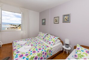 1 bedroom, free WiFi, bed sheets - Apartment in Omiš with Seaview, Loggia, Air condition, WIFI (5129-4) (Omiš)