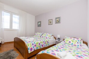 1 quarto, Wi-Fi de cortesia, roupa de cama
