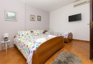 1 bedroom, free WiFi, bed sheets