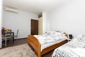 1 bedroom, free WiFi, bed sheets