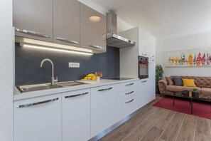 Fridge, microwave, oven, dishwasher - Apartment in Bol with Seaview, Balcony, Air condition, WIFI (5127-1) (Bol)