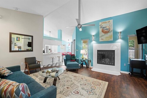 Quirky house central to stadium/theme parks/KSC/beach/port - 5 star home