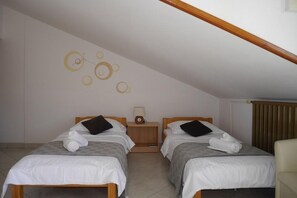 Free WiFi, bed sheets - Studio apartment in Dugi Rat with Seaview, Balcony, Air condition, WIFI (5132-5) (Dugi Rat)