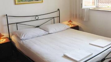 Free WiFi, bed sheets
