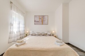 1 bedroom, free WiFi, bed sheets