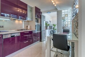 Fridge, microwave, oven, stovetop