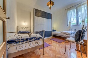 2 bedrooms, free WiFi, bed sheets, wheelchair access