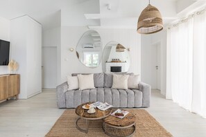 Fernseher, Kamin, Tischfußball