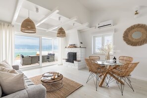 تلفزيون، مدفأة، كرة قدم الطاولة