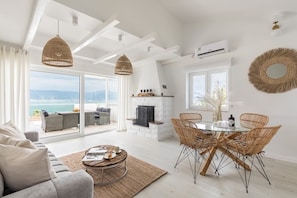 Fernseher, Kamin, Tischfußball