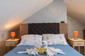 2 bedrooms, in-room safe, iron/ironing board, free WiFi