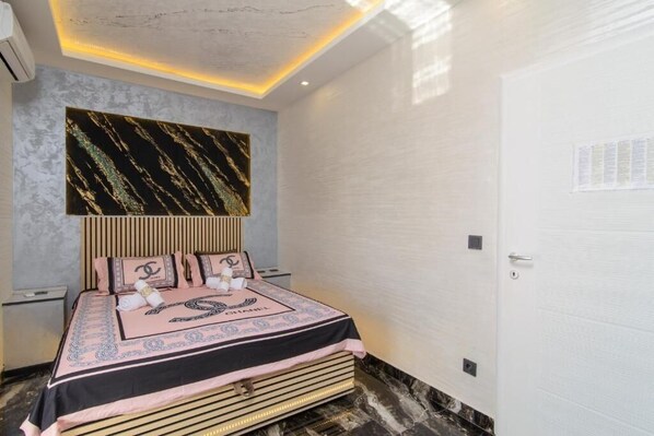 2 chambres, fer et planche à repasser, Wi-Fi gratuit, draps fournis