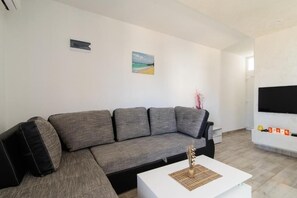 TV - Apartment in Okrug Gornji with Seaview, Terrace, Air condition, WIFI (5134-4) (Okrug Gornji)