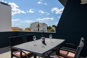 Outdoor dining - Apartment in Okrug Gornji with Seaview, Terrace, Air condition, WIFI (5134-4) (Okrug Gornji)