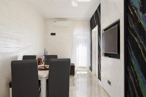 Interior - Apartment in Okrug Gornji with Seaview, Balcony, Air condition, WIFI (5134-5) (Okrug Gornji)