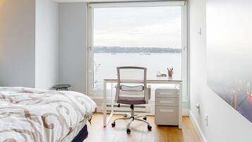 2 bedrooms, internet, bed sheets