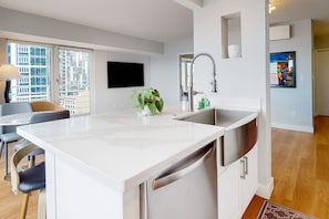 Fridge, microwave, oven, stovetop
