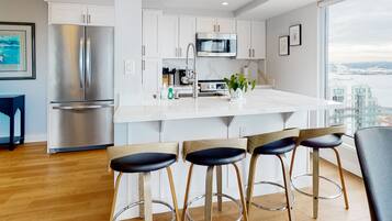 Fridge, microwave, oven, stovetop