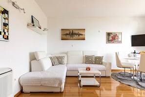 TV - Apartment in Split with Balcony, Air condition, WIFI (5141-1) (Split)