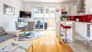 A modern apartment with a dining area, kitchen, and a balcony with a view. - Apartment in Split with Balcony, Air condition, WIFI (5141-1) (Split)