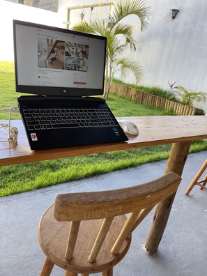 32-inch LED TV with digital channels, books, pay movies - Pousada Atenas (Porto Seguro)